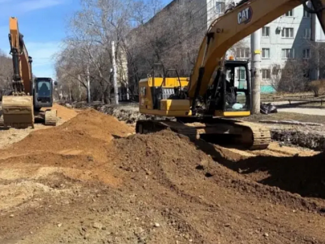 Ремонт подземных коммуникаций в Благовещенске идёт сразу на трёх улицах