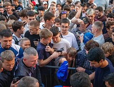Абсолютный чемпион мира по боксу Дмитрий Бивол встретился с благовещенцами
