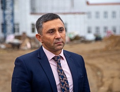В новой школе в микрорайоне Благовещенска утепляют фасад и готовятся запускать тепло
