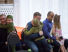 Ко Дню защитника Отечества в благовещенском детском саду подготовили выставку и спектакль для пап