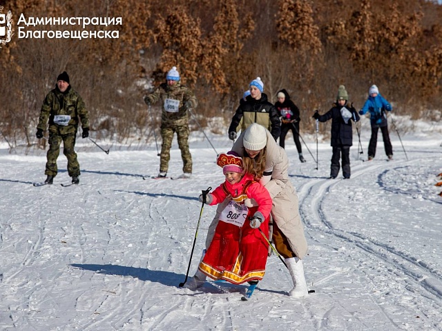 Катание на лошадях, народные забавы и снегоходы: что ждёт гостей первой в этом году в стране Лыжни России? 