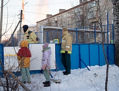 Выездная встреча мэра по заливке катка на Нагорной, 14