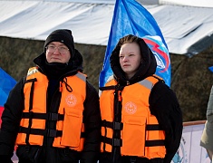 В Благовещенске в купель на Амуре в Крещение окунулись больше двух тысяч человек