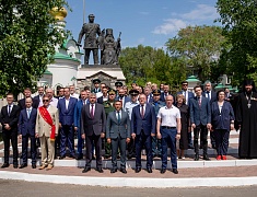 В день города прошли торжественные церемонии возложения цветов