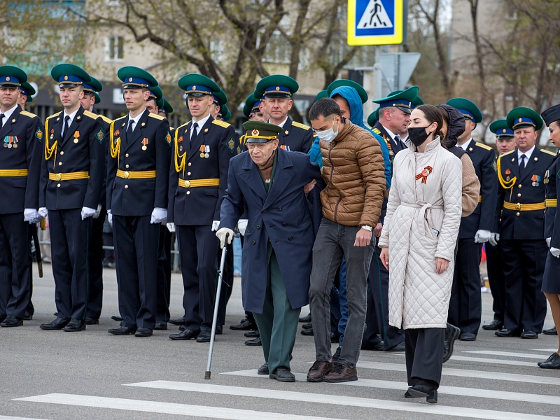 Торжественно прохождения войск в. 9 Мая фото Благовещенск.