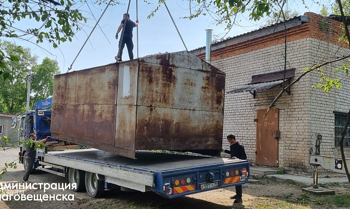 Больше 30 незаконно построенных гаражей вывезли с улиц Благовещенска с начала года