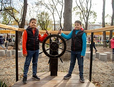 В амурской столице праздничной программой открыли сквер водников