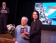 В Благовещенске наградили юбилейными медалями БАМа
