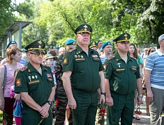 В Благовещенске в день ВДВ почтили память воинов-десантников