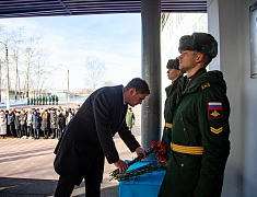 Мемориальную доску в память о герое СВО открыли в школе №10 Благовещенска