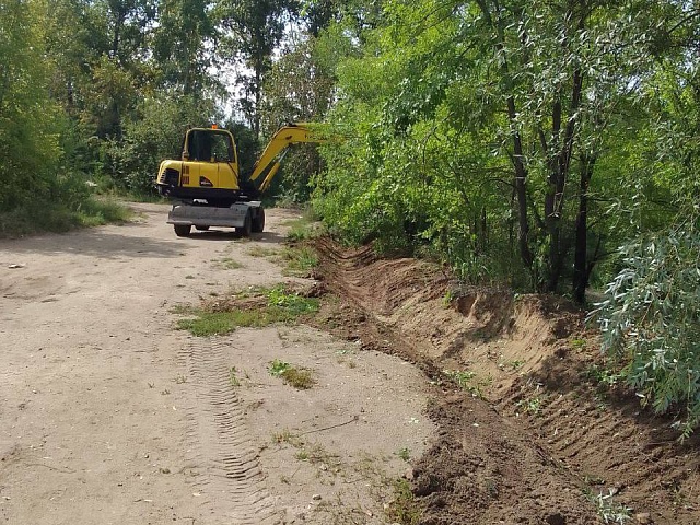 В Моховой Пади у ручья Буяновский восстановили разрушенную плитку и укрепили кювет