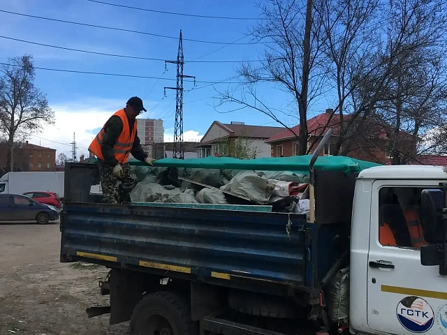 Бытовой мусор, покрышки, листья: 91 тонну отходов вывезли сотрудники ГСТК с субботников